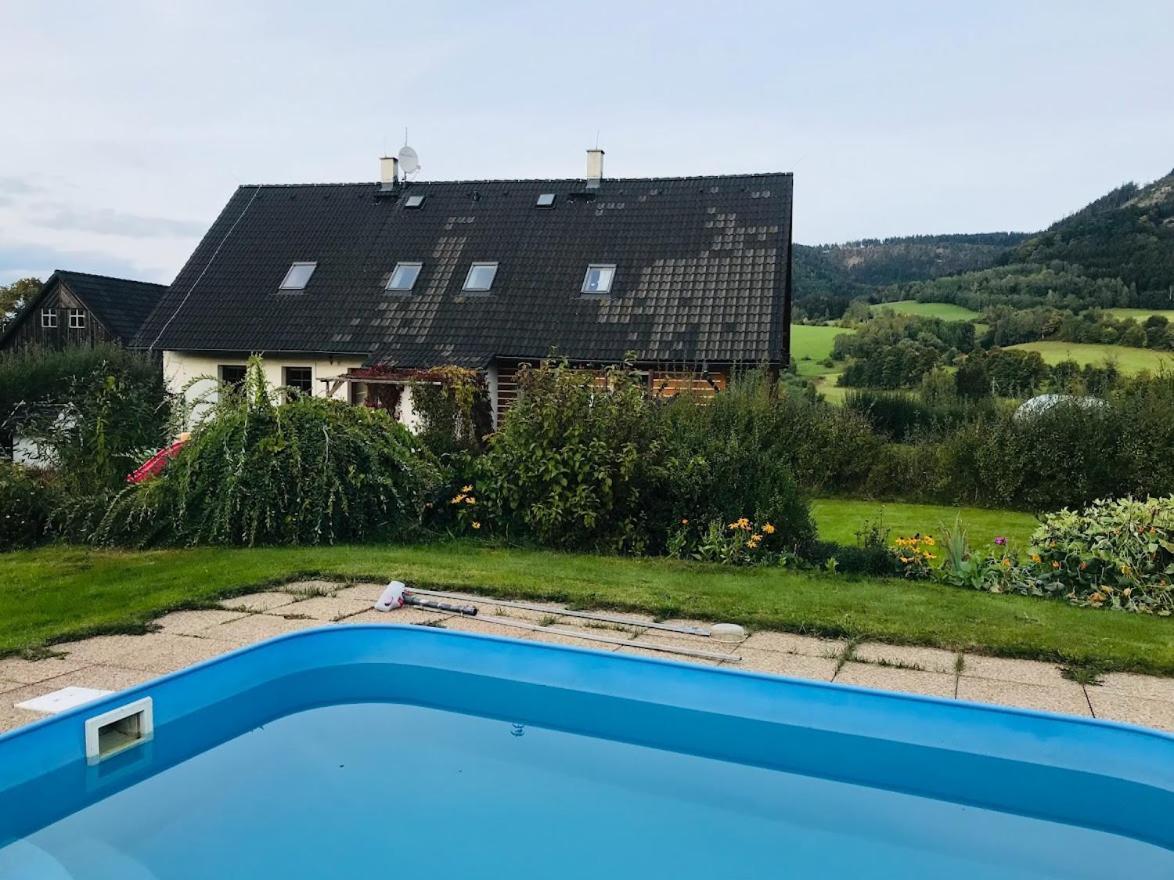 Apartman V Chaloupce Na Vrsku Bernsdorf Esterno foto