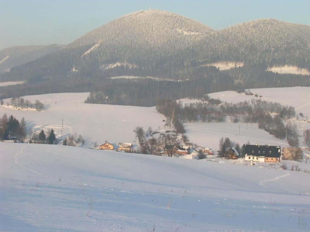 Apartman V Chaloupce Na Vrsku Bernsdorf Esterno foto